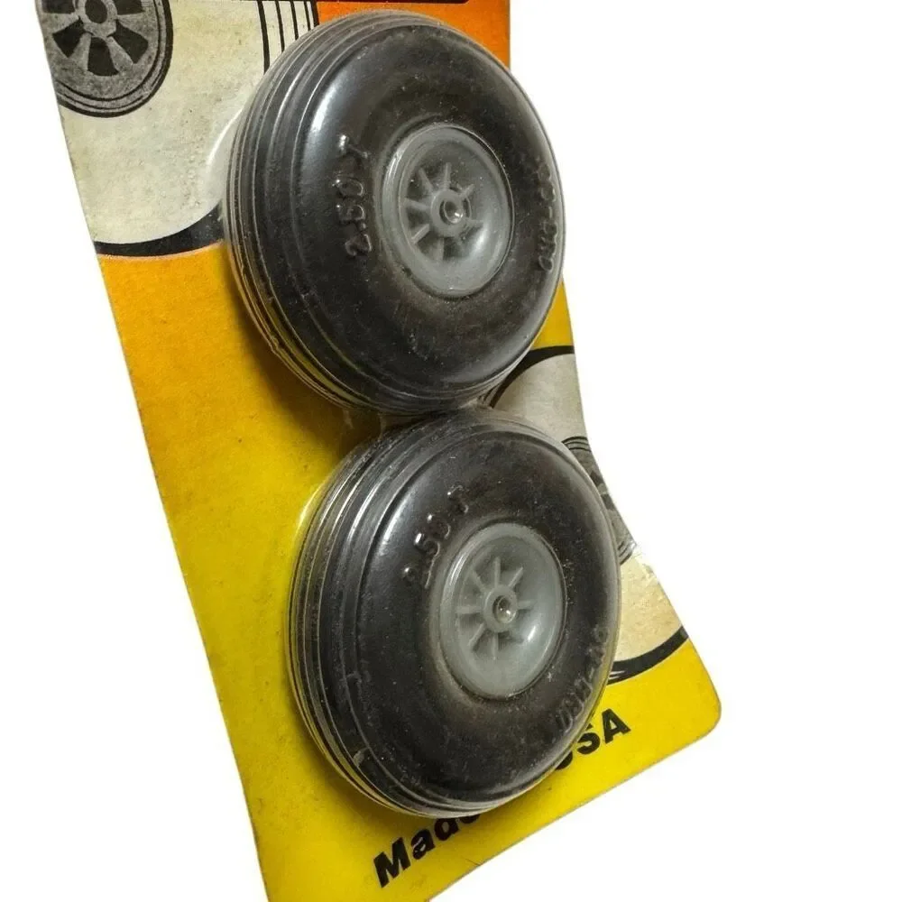 DU-BRO 250T Treaded Wheels 2-1/2 inch Accessories NOS NRFP Airplane RC Flying